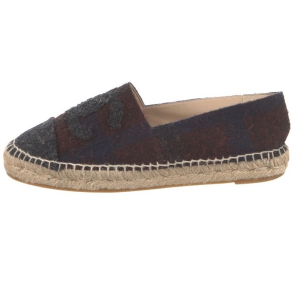 🔥AUTHENTIC CHANEL🔥INTERLOCKING CC LOGO WOOL ESPADRILLES LIKE NEW - Picture 2 of 7